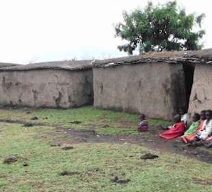 Besuch bei den Massai im Dorf