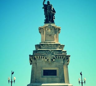 Памятник арагонскому адмиралу Руджеро ди Лауриа