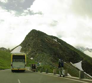 Auffahrt zum GG mit Pilger