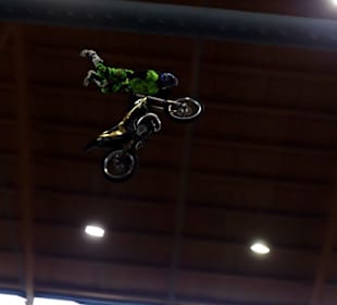 Action FMX-Jump