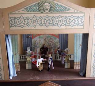 Im Spielzeug und Puppenmuseum