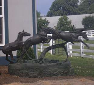 Statue vorm Art Studio