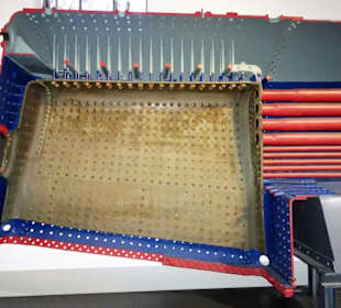 Blick in den Kesselraum einer Dampflok