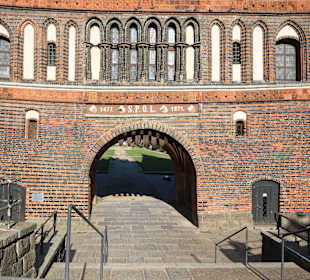 Inschrift: „Concordia Domi Foris Pax“ 