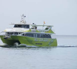 Ausflugsschiff nähe des Aparthotels Playa Dorada