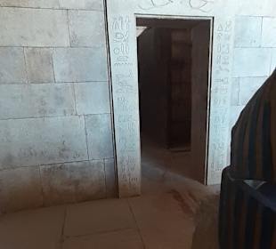 Eingang zur Pyramide 