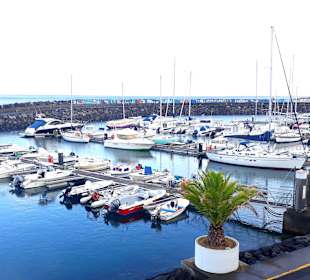 Hafen Vila Franca do Campo