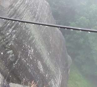 Entlang der Festungsmauer