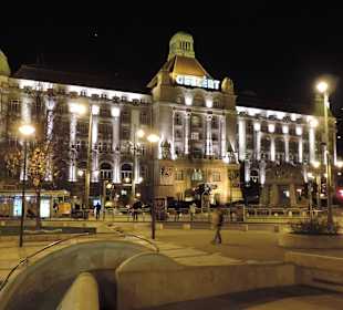 Hinter dem Gellért-Hotel liegt das Haus