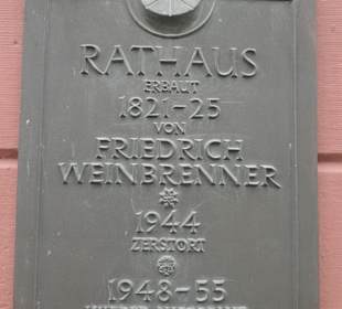 Beim Karlsruher Rathaus am Marktplatz