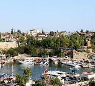 Hafen in der Nähe vom Hotel Alp Pasa
