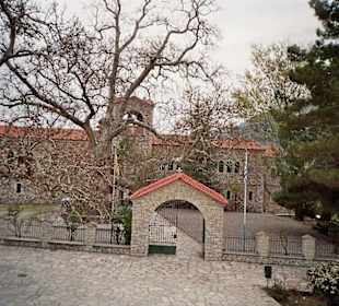 Blick auf Kloster von Agia Lavra