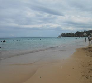 Strand bei den Wasserfällen