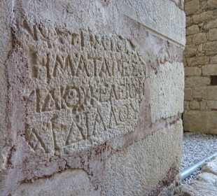 Steinplatte in der Basilika des heiligen Nikolaus