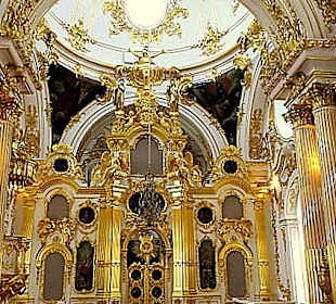 Die renovierte Ikonostase im Kirchenraum