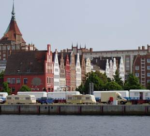 Blick vom Wasser auf die Altstadt