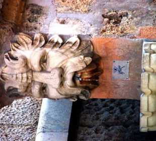 Treppenaufgang links