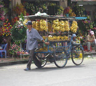 Bananentransport vor dem Ben Thanh Markt