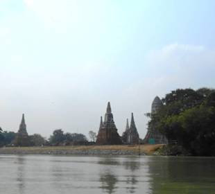 Flußfahrt um die Insel