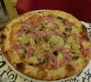 Leckere Pizza am Siebenbrunnenplatz