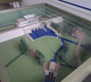 Modell eines modernen Sieles