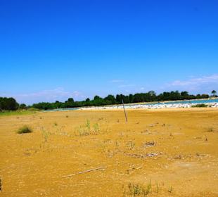 Strand bei den Wellenbrechern
