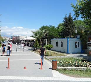 Von der Promenade geht die Straße rauf zum Sun Club Hotel