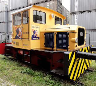 Alte Lokomotive auf dem Gelände