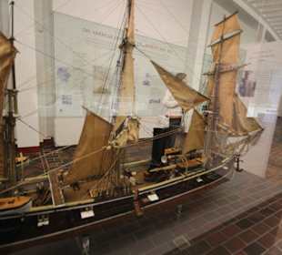 Modelle in der historischen Halle