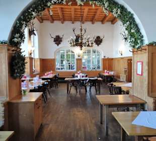 Rundgang durch die Gasträume des Stieglkellers