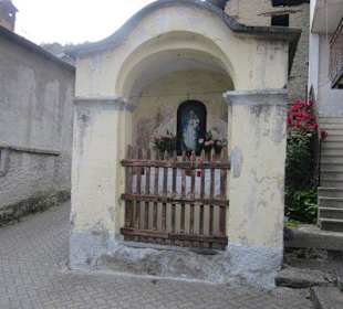 Der wunderschöne Bergort Stazzona