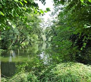 Spaziergang durch die sommerlichen Graftanlagen