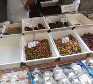 Fisch, Obst, Gemüse, Fleisch und auch Käse