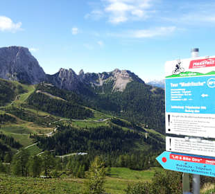 Das Nassfeld als Wanderparadies direkt v. d. Hotel
