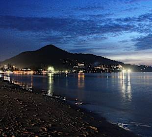 Die Bucht von Kamala nach Sonnenuntergang