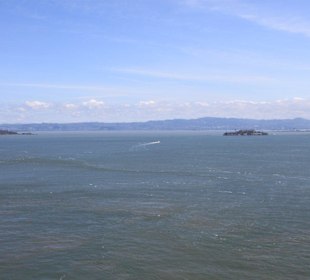 Blick auf Alcatraz von der Golden Gate Bridge