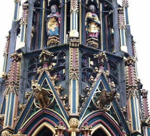 Figuren im Schönen Brunnen