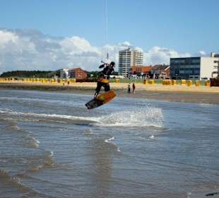 Kiter vor dem Sahlenburger Strand