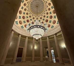 Kronleuchter und Kuppel Kapitol