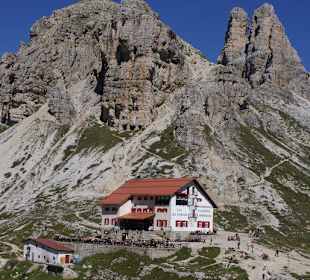 Blick auf die Drei Zinnen Hütte