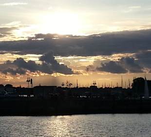 Sonnenuntergang am Hafen