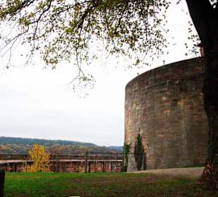 Rundmauer mit Ausblick