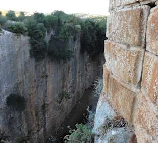 Künstlich geschnittener Graben
