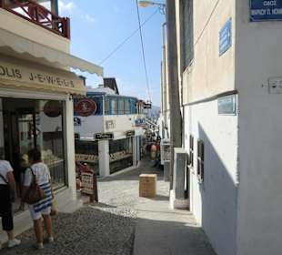 Typische Gassen in Santorin