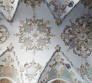 Die Stuckdecke der Pfarrkirche St. Nikolaus