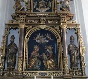 Der „Anna selbdritt Altar“ (rechter Seitenaltar)