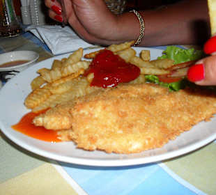 Tip-Top = 3 Hähnchenstücke mit Pommes = 2,50 €