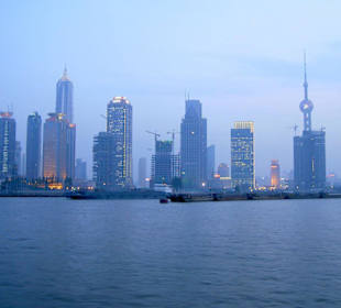 Neuer Bund in Abenddämmerung