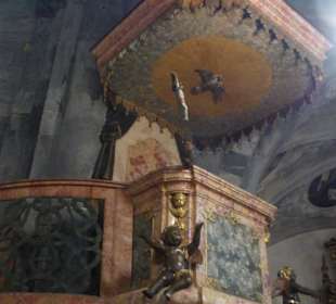 Kanzel in der  Kathedrale St. Mariä Himmelfahrt