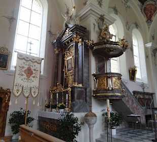 Die Kanzel in der Kirche von Schmirn